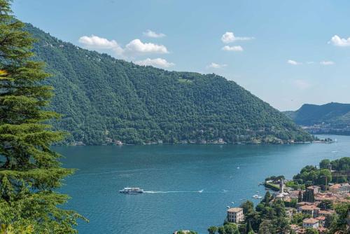 Suite in Villa Emilia- amazing lake view, Cernobbio (photo 2)