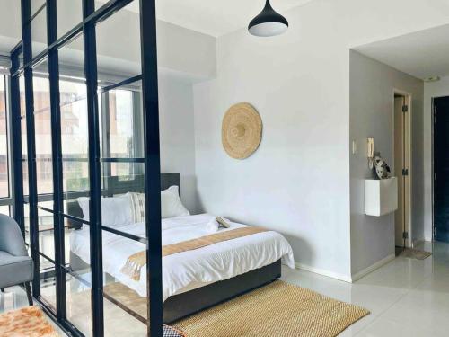 Gora studio in Avant BGC parking with fee, Metro Manila