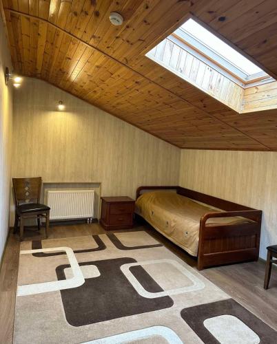 1 double bed, 1 twin bed