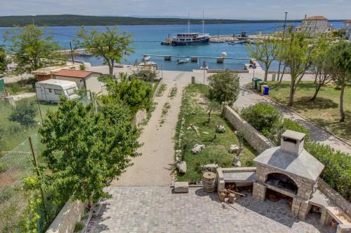 House Alan with Sea View 50m from the sea in Nerezine - Chambre d'hôtes - Nerezine
