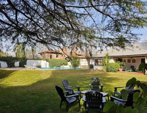 Amplia y cálida rodeada de verde con seguridad