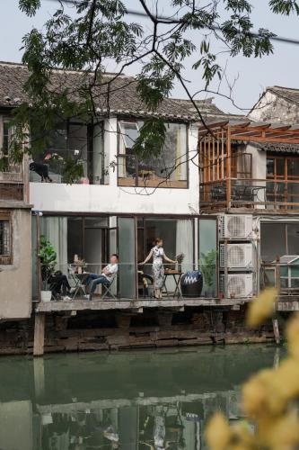 Tongli Slowlife River View Inn