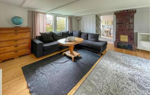 3 Bedroom Lovely Home In Varberg in Apelvikshöjd