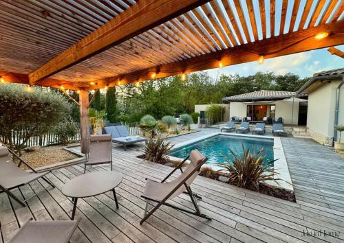 Charmante Villa, 10pers, clim,piscine,grand jardin in Pougnadoresse