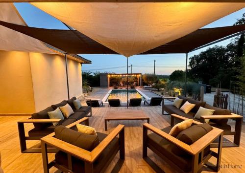 Charmante Villa, 10pers, clim,piscine,grand jardin in Pougnadoresse