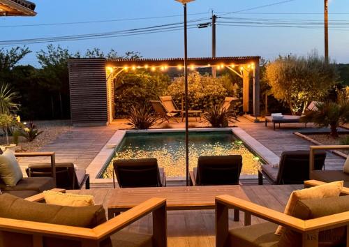 Charmante Villa, 10pers, clim,piscine,grand jardin in Pougnadoresse