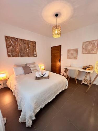Charmante Villa, 10pers, clim,piscine,grand jardin in Pougnadoresse