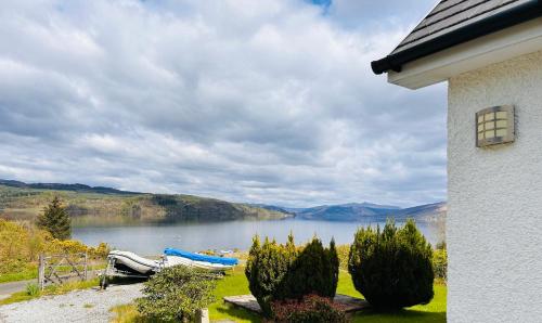 Сад, The Cottage, overlooking Loch Fyne in Керндоу