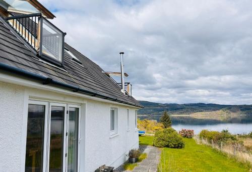 Балкон, The Cottage, overlooking Loch Fyne in Керндоу