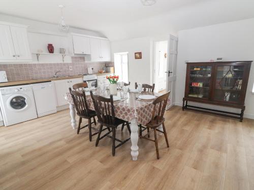 A szálláshely kívülről, White Cottage in Abbeyfeale