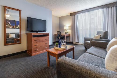 One Queen Suite image 8