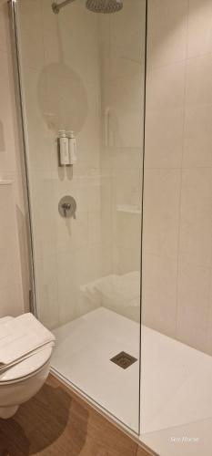 Double Room image 7
