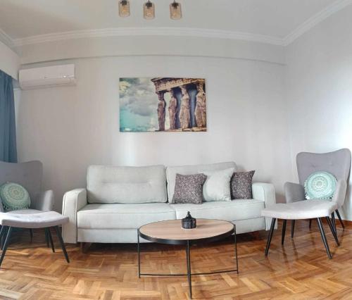 Caryatids Luxury Apartment, Atene