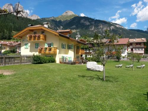 Residence Ercabuan - Apartment - Campitello di Fassa