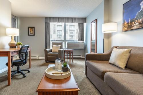 Hotel Saint-Laurent Montreal Room Type - One Queen Suite with Balcony