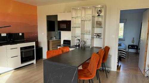 Concorde Aérogare 25pers jacuzzi, baby airhockey (Concorde Aerogare 25pers jacuzzi, baby airhockey) in La Haye Pesnel