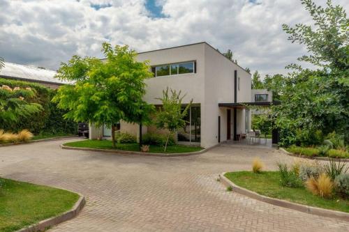 2 bedrooms, 4 beds