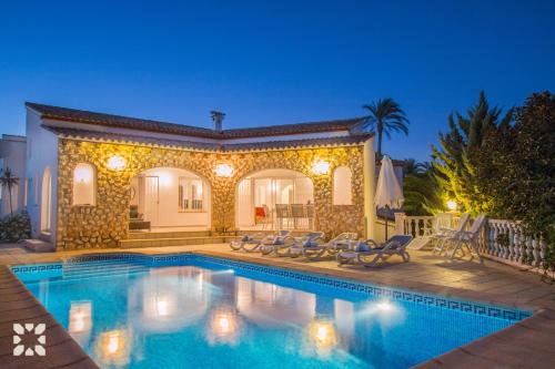 Villa Soleada by Abahana Villas – khách sạn tại Les Cometes