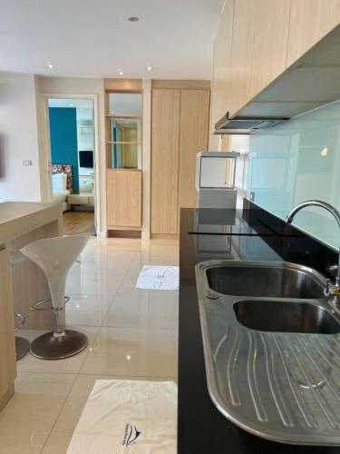 Grande Caribbean Condo by Somphong - 주방
