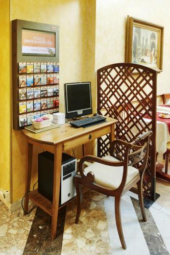 Hôtel Poussin - image 4