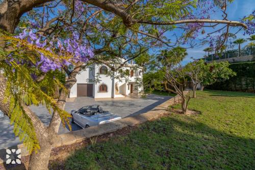 Villa with Private Pool image 1