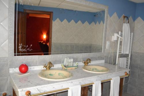 Hotel Rural El Labriego by Vivere Stays in Plasenzuela