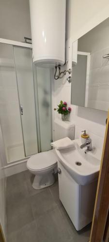 Old Square view apartment - image 4