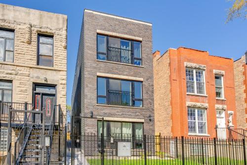 Newly Built Condo 5 Mi to Downtown Chicago! in Chicago, USA