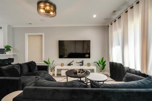 Newly Built Condo 5 Mi to Downtown Chicago! in Chicago, USA