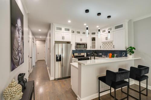 Newly Built Condo 5 Mi to Downtown Chicago! in Chicago, USA