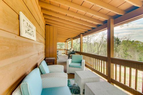 Cozy Cabin with Grill and Fire Pit By Dale Hollow Lake in Frogue, USA