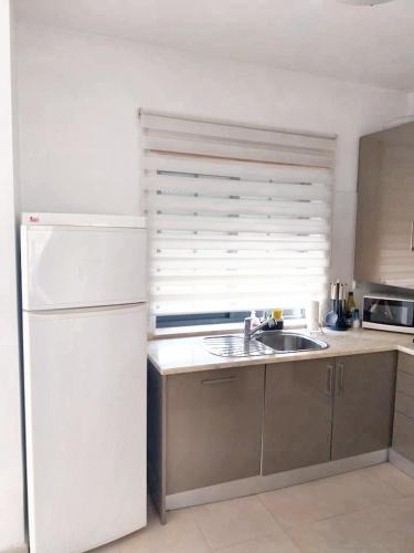 ห้องครัว, Cozy studio in Quinta do Anjo 48 m² with shared sauna in กิงตา โด อังโช