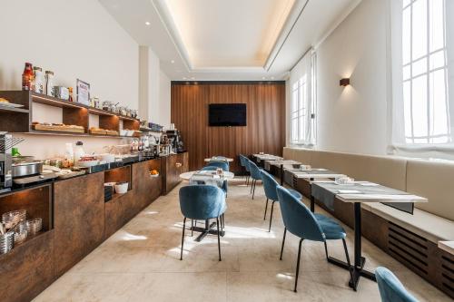 Essen und Erfrischungen, Astoria Hotel Italia near Bahnhof Bologna Centrale