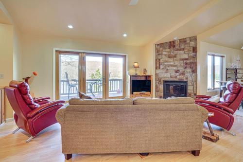 Deep Creek Lake Townhome with Deck and Water Views - image 2