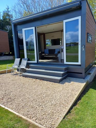Luxury Pods at Mornest Caravan Park, Anglesey in 蓋爾文