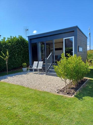 Luxury Pods at Mornest Caravan Park, Anglesey in 蓋爾文