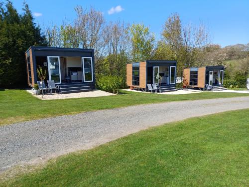 Luxury Pods at Mornest Caravan Park, Anglesey in 蓋爾文