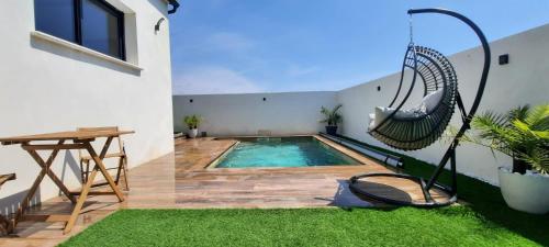 Villa contemporaine avec piscine pour 7 personnes - Location, gîte - Saint-Laurent-d'Aigouze