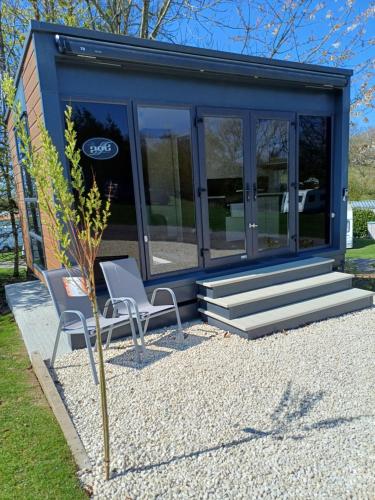Luxury Pods at Mornest Caravan Park, Anglesey in 蓋爾文