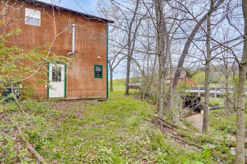 Rustic Mount Perry Cabin Near Fishing Pond and Farm