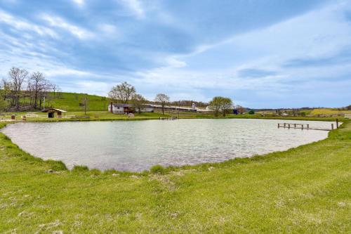 Rustic Mount Perry Cabin Near Fishing Pond and Farm