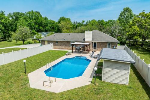 Perry Family Home on 2 Acres with Private Pool