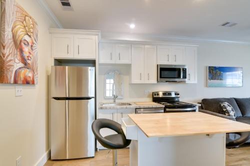 Cozy Galveston Vacation Rental Less Than 1 Mi to Beach! in Galveston, USA