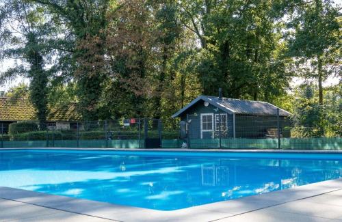 Geschakelde recreatiewoning met omheinde tuin