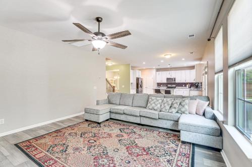 Pet-Friendly Ladson Home 23 Mi to Charleston! in Ladson, USA