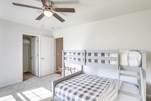 Pet-Friendly Ladson Home 23 Mi to Charleston!