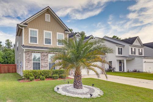 Pet-Friendly Ladson Home 23 Mi to Charleston!