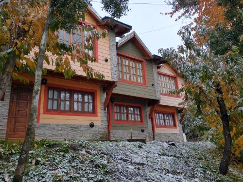 2 bedrooms, 7 beds