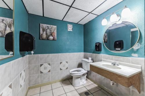 Relax Inn - image 6