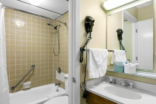 Relax Inn - image 2
